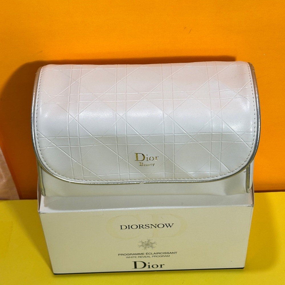 Dior Snow White Cosmetic Bag mirror included - Picture 9 of 13
